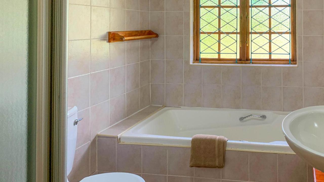 Wits End Mountain Resort Champagne Valley Buitenkant foto