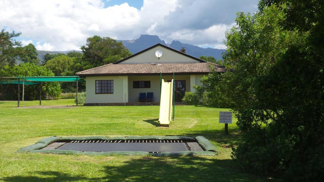 Wits End Mountain Resort Champagne Valley Buitenkant foto