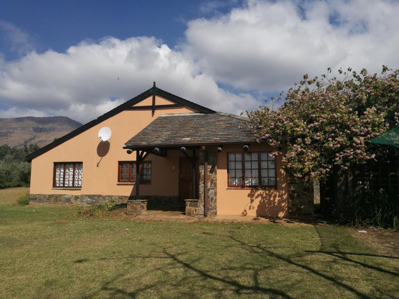 Wits End Mountain Resort Champagne Valley Buitenkant foto